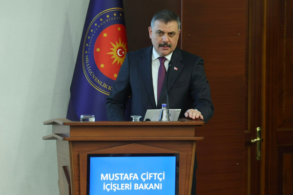 Çiftçi: Esenyurt’a yeni hükümet konağı ve emniyet müdürlüğü geliyor Çiftçi: Esenyurt’a yeni hükümet konağı ve emniyet müdürlüğü geliyor