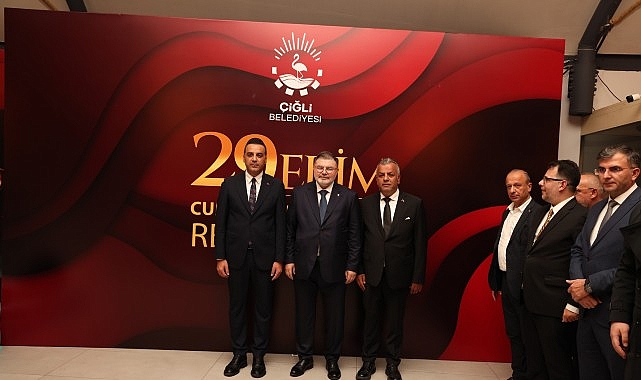 Çiğli'de Cumhuriyet'in 103. yılı coşkuyla kutlandı Çiğli'de Cumhuriyet'in 103. yılı coşkuyla kutlandı