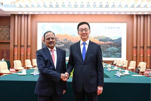 Çin Cumhurbaşkanı Yardımcısı Han Zheng, Ajit Doval ile görüştü Çin Cumhurbaşkanı Yardımcısı Han Zheng, Ajit Doval ile görüştü