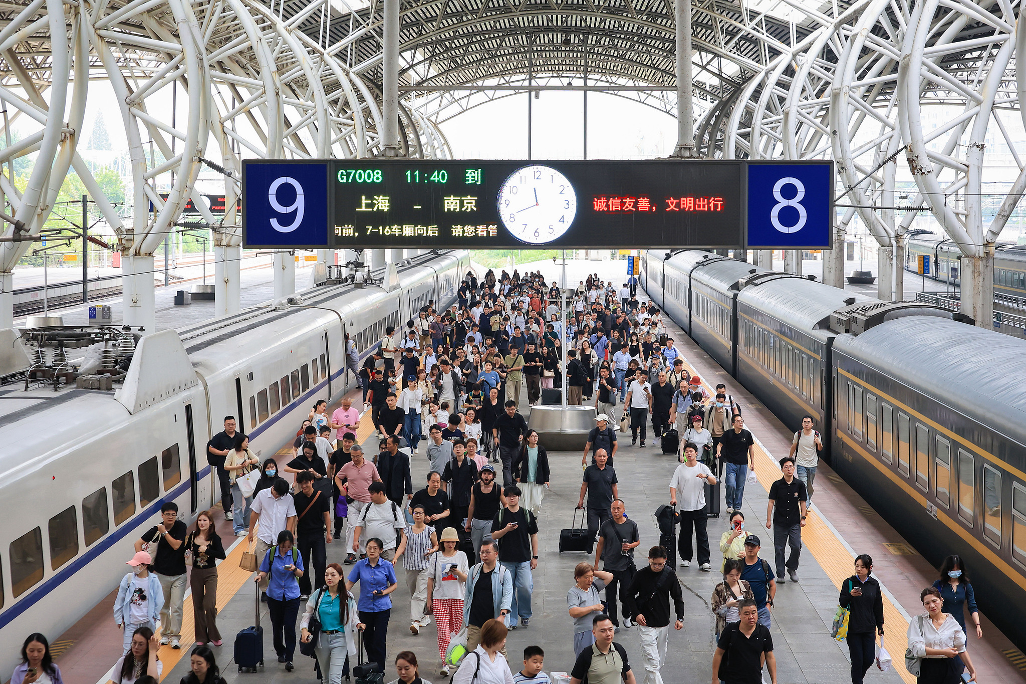Çin’de Güz Ortası ve Milli Bayram döneminde 284 milyon tren yolculuğu bekleniyor Çin’de Güz Ortası ve Milli Bayram döneminde 284 milyon tren yolculuğu bekleniyor