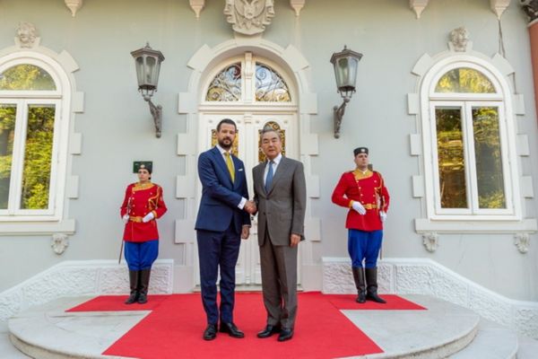 Çin’den Karadağ’a dışişleri bakanı düzeyinde ilk ziyaret Çin’den Karadağ’a dışişleri bakanı düzeyinde ilk ziyaret