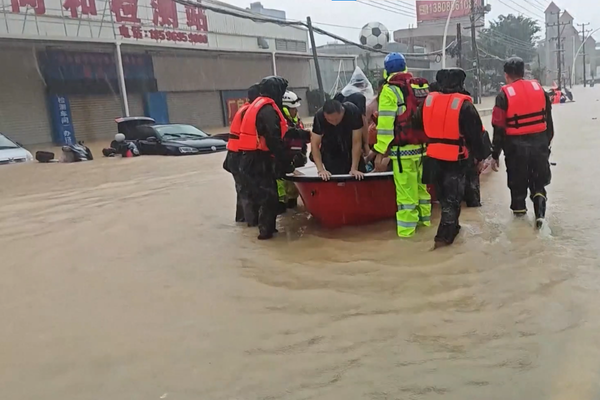 Çin'in Fujian eyaletinde Tayfun Saudel nedeniyle 599 bin kişi tahliye edildi Çin'in Fujian eyaletinde Tayfun Saudel nedeniyle 599 bin kişi tahliye edildi