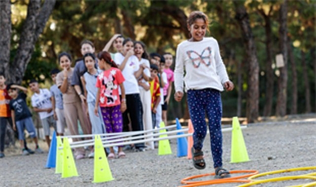 Çocuklar Kadifekale'de doyasıya eğlendi Çocuklar Kadifekale'de doyasıya eğlendi