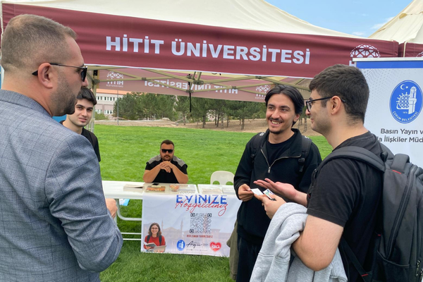 Çorum Belediyesi üniversite öğrencilerini kampüste karşılıyor Çorum Belediyesi üniversite öğrencilerini kampüste karşılıyor