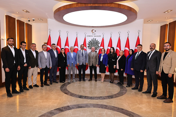 Çorum Kent Konseyi'nin yeni yönetiminden Vali Çalgan'a ziyaret Çorum Kent Konseyi'nin yeni yönetiminden Vali Çalgan'a ziyaret