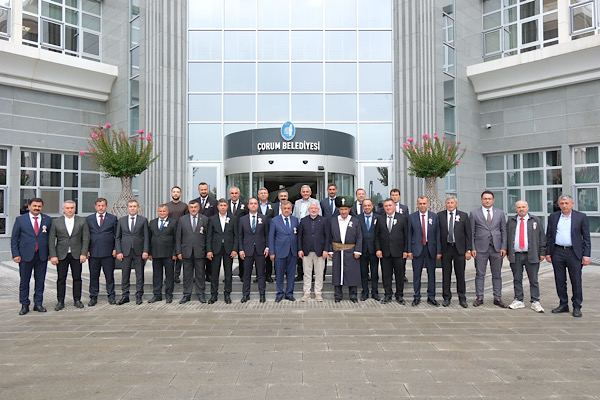 Çorum’da Yılın Ahisi Yüksel Yılmaz’dan Başkan Aşgın’a ziyaret Çorum’da Yılın Ahisi Yüksel Yılmaz’dan Başkan Aşgın’a ziyaret