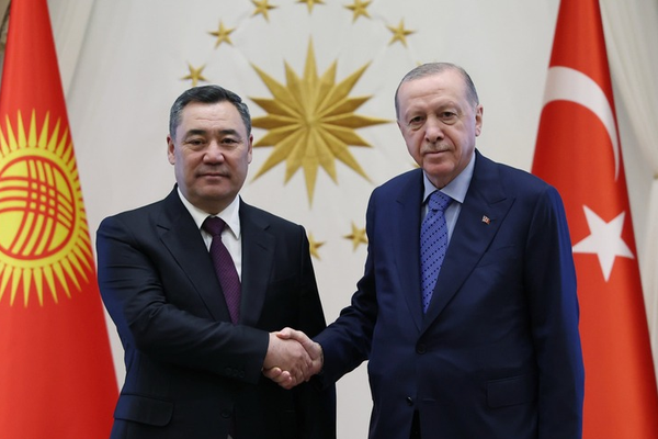 Cumhurbaşkanı Erdoğan, Kırgızistan Cumhurbaşkanı Caparov'u kabul etti Cumhurbaşkanı Erdoğan, Kırgızistan Cumhurbaşkanı Caparov'u kabul etti
