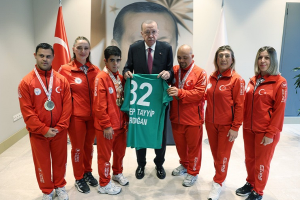 Cumhurbaşkanı Erdoğan, özel sporcuları kabul etti Cumhurbaşkanı Erdoğan, özel sporcuları kabul etti
