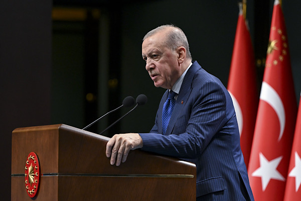 Cumhurbaşkanı Erdoğan, Putin’i Bişkek’te görüşmenin ardından uğurladı Cumhurbaşkanı Erdoğan, Putin’i Bişkek’te görüşmenin ardından uğurladı