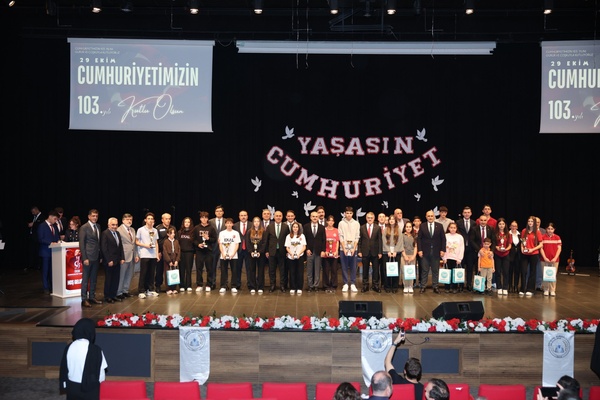 Cumhuriyet Bayramı Çayırova’da törenle kutlandı Cumhuriyet Bayramı Çayırova’da törenle kutlandı