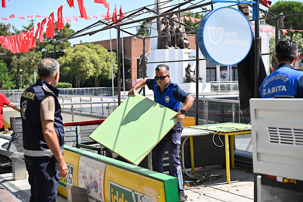 Cumhuriyet Meydanı’nda işgaliye denetimi gerçekleştirildi Cumhuriyet Meydanı’nda işgaliye denetimi gerçekleştirildi