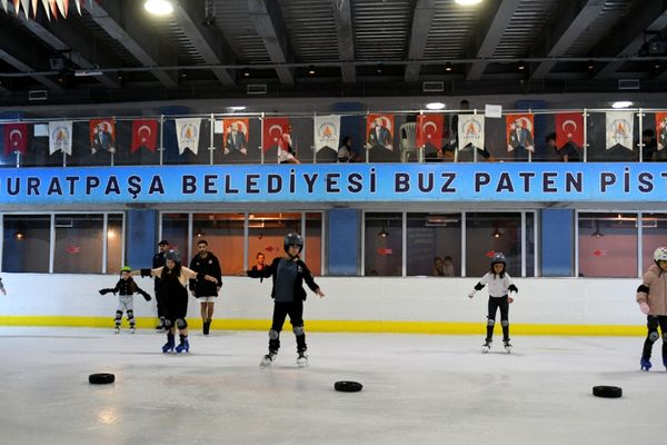 Dağyakası buz pisti yazın serinlemek isteyenleri ağırlıyor Dağyakası buz pisti yazın serinlemek isteyenleri ağırlıyor