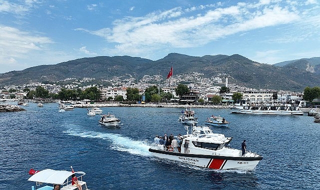 Denizcilik ve Kabotaj Bayramı'nın 100. Yılı Edremit'te coşkuyla kutlandı