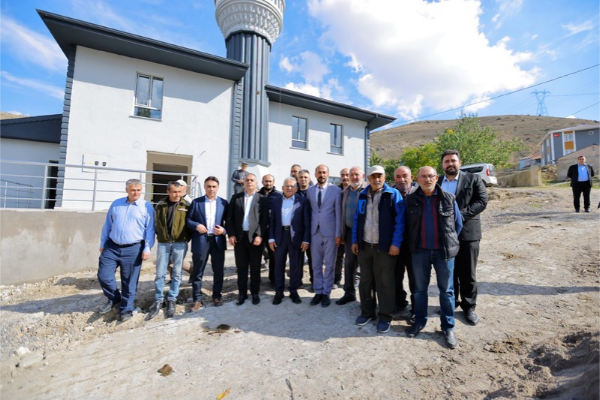 Depremde yıkılan Yedioluk Mahallesi Camii yeniden hizmete açıldı Depremde yıkılan Yedioluk Mahallesi Camii yeniden hizmete açıldı