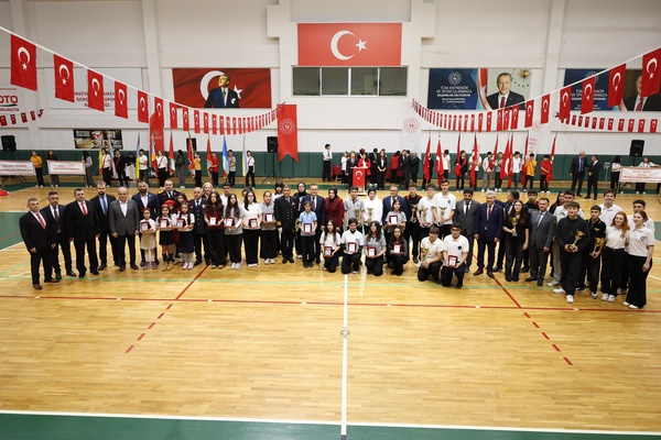 Derince’de 29 Ekim kutlamaları tören geçişiyle tamamlandı Derince’de 29 Ekim kutlamaları tören geçişiyle tamamlandı