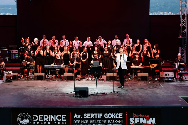 Derince’de “Öğretmenin Sesi – 9 Klasikler” Konseri düzenlendi Derince’de “Öğretmenin Sesi – 9 Klasikler” Konseri düzenlendi