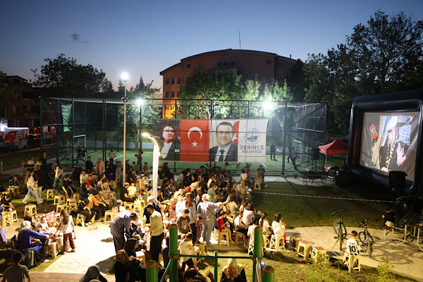 Derince’de Yaz Sinema Günleri devam ediyor
Derince’de Yaz Sinema Günleri devam ediyor