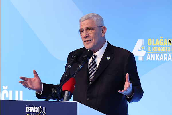 Dervişoğlu: Cumhuriyet, teslim olmamaktır Dervişoğlu: Cumhuriyet, teslim olmamaktır