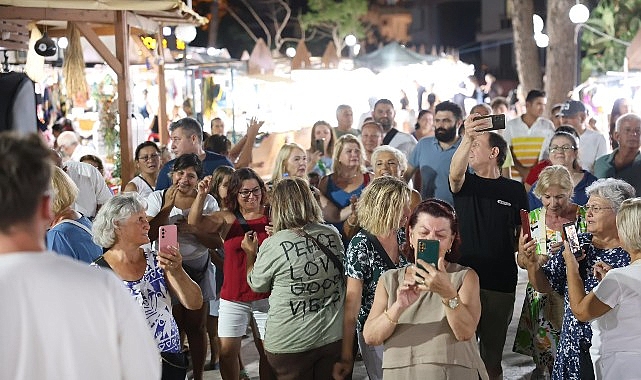 Didim Belediyesi Altınkum Sanat Sokağı'nda Sanat ve Dayanışmayı Buluşturdu Didim Belediyesi Altınkum Sanat Sokağı'nda Sanat ve Dayanışmayı Buluşturdu