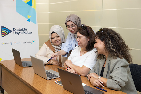 ‘Dijitalde Hayat Kolay’ projesinde mentörlük ve hibe başvuruları başladı