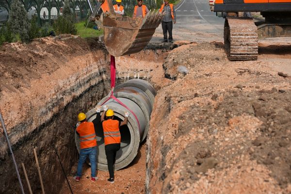 DİSKİ, Seyrantepe’de çökmelere neden olan hattı yeniliyor DİSKİ, Seyrantepe’de çökmelere neden olan hattı yeniliyor