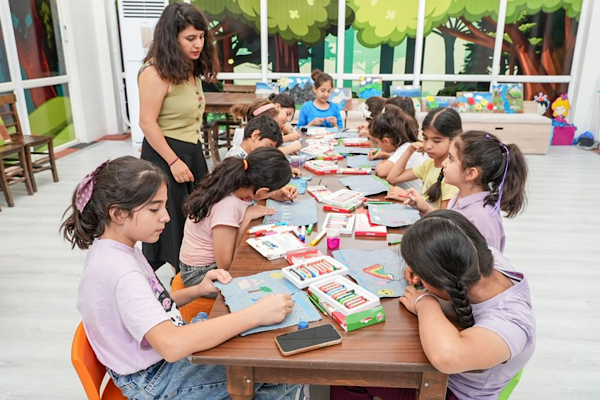 Diyarbakır’da 520 çocuk yaz tatilini sanat ve bilimle geçiriyor Diyarbakır’da 520 çocuk yaz tatilini sanat ve bilimle geçiriyor