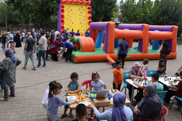 Diyarbakır’da çocuklar spor şenliğinde buluştu Diyarbakır’da çocuklar spor şenliğinde buluştu