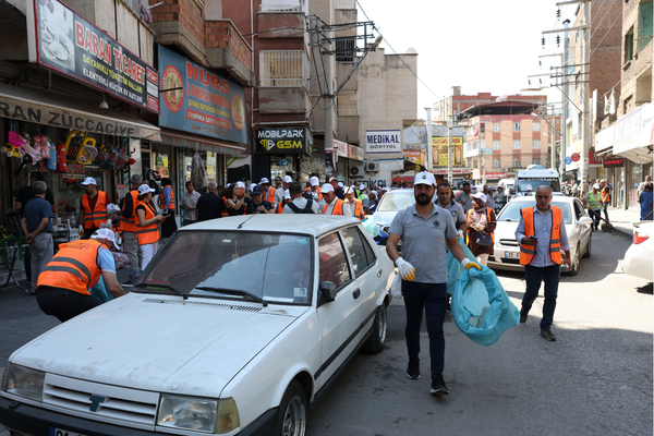 Diyarbakır’da Kolektif emekle temiz kentler kampanyası başladı Diyarbakır’da Kolektif emekle temiz kentler kampanyası başladı
