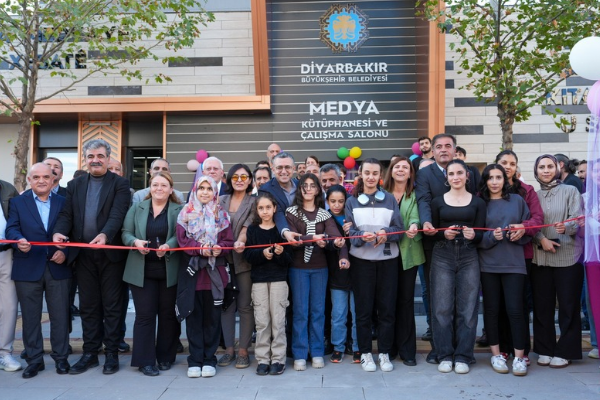 Diyarbakır'da Medya Kütüphanesi açıldı Diyarbakır'da Medya Kütüphanesi açıldı