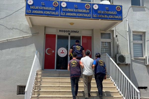 Diyarbakırda uyuşturucu, kaçakçılık operasyonlarında 137 kişi yakalandı Diyarbakırda uyuşturucu, kaçakçılık operasyonlarında 137 kişi yakalandı