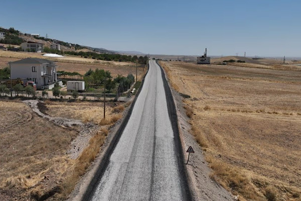 Diyarbakır’da yol yapım, bakım ve onarım çalışmaları sürüyor