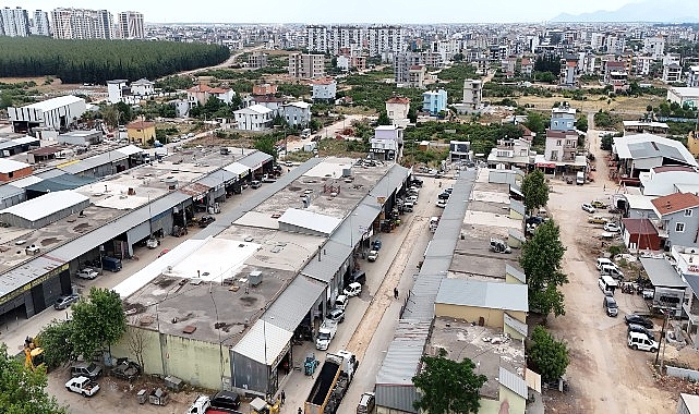 Döşemealtı'nda kanalizasyon ve asfalt çalışmaları eş zamanlı sürüyor Döşemealtı'nda kanalizasyon ve asfalt çalışmaları eş zamanlı sürüyor