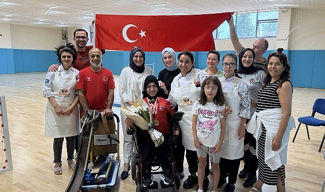 Dünya şampiyonu Havva Alyurt'a sürpriz kutlama Dünya şampiyonu Havva Alyurt'a sürpriz kutlama
