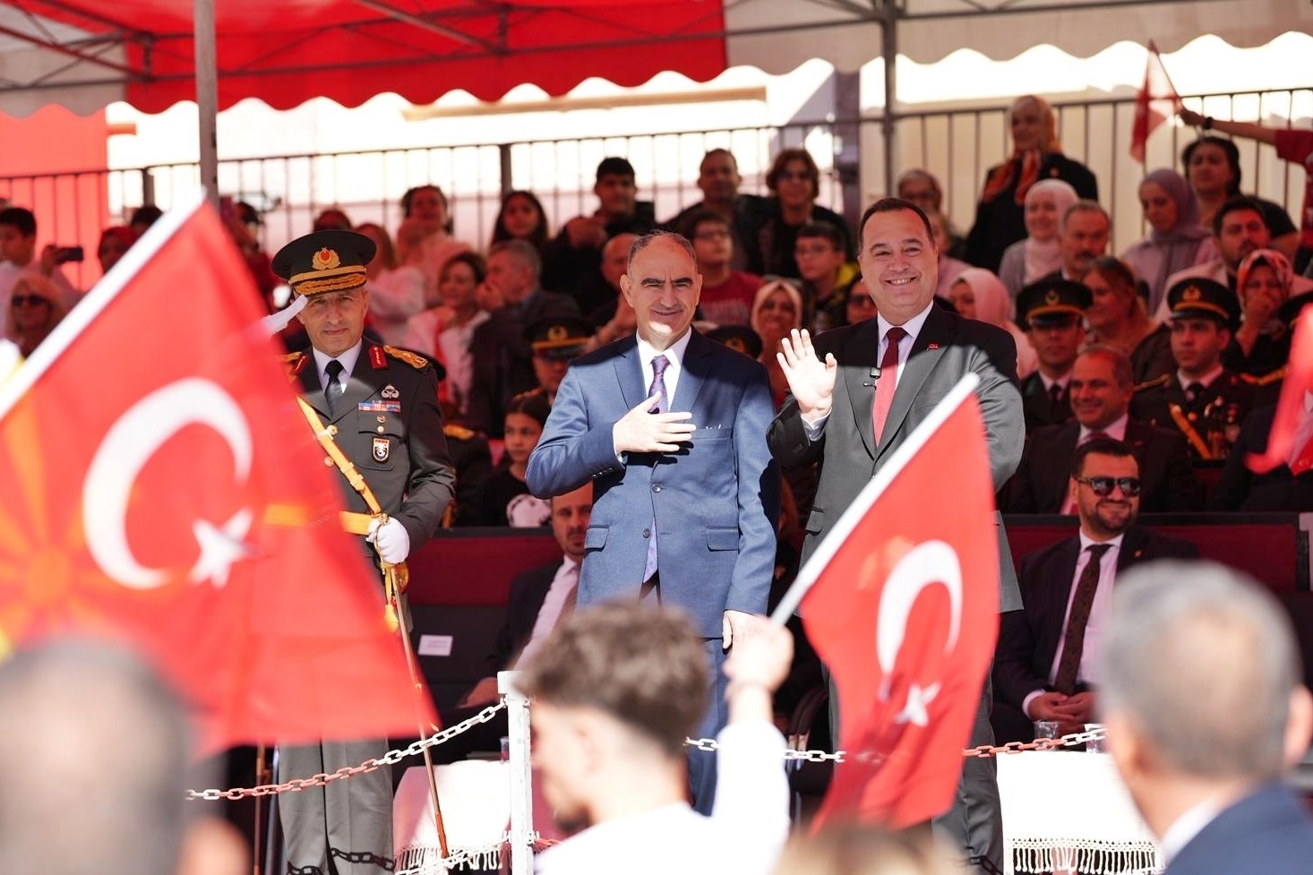 Dutlulu: Cumhuriyeti kutlamak için Manisalıları meydanlara davet ediyorum Dutlulu: Cumhuriyeti kutlamak için Manisalıları meydanlara davet ediyorum