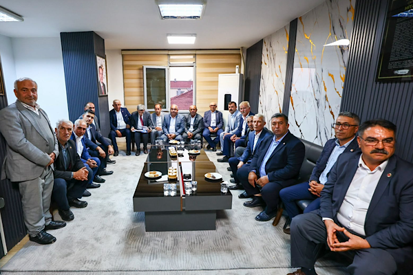Dutlulu, Köprübaşılı muhtarlarla bir araya geldi Dutlulu, Köprübaşılı muhtarlarla bir araya geldi