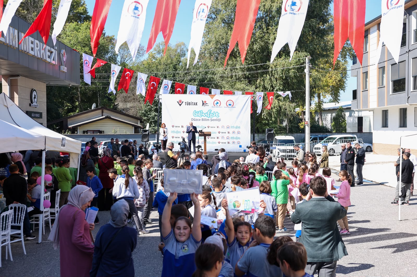 Düzce Bilim Şenliği’nde protokol açılışı gerçekleştirildi Düzce Bilim Şenliği’nde protokol açılışı gerçekleştirildi