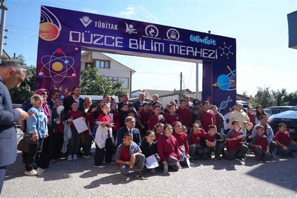 Düzce Bilim Şenliği’ne 6 bin 500 kişi katıldı Düzce Bilim Şenliği’ne 6 bin 500 kişi katıldı