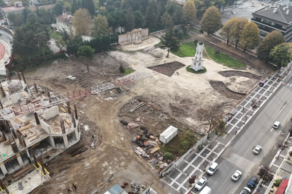Düzce Merkez Park ve Anıt Eser çevresinde dönüşüm sürüyor Düzce Merkez Park ve Anıt Eser çevresinde dönüşüm sürüyor