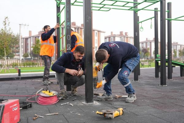 Düzce’de 23 Nisan Parkı’nda bakım ve yenileme çalışmaları başladı Düzce’de 23 Nisan Parkı’nda bakım ve yenileme çalışmaları başladı