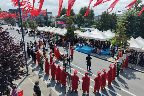 Düzce’de 30 Ağustos Zafer Bayramı törenlerle kutlandı Düzce’de 30 Ağustos Zafer Bayramı törenlerle kutlandı