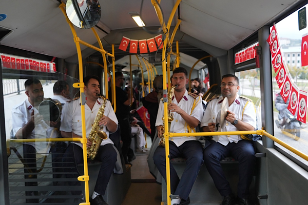 Düzce’de 81 numaralı otobüste Cumhuriyet Bayramı sürprizi