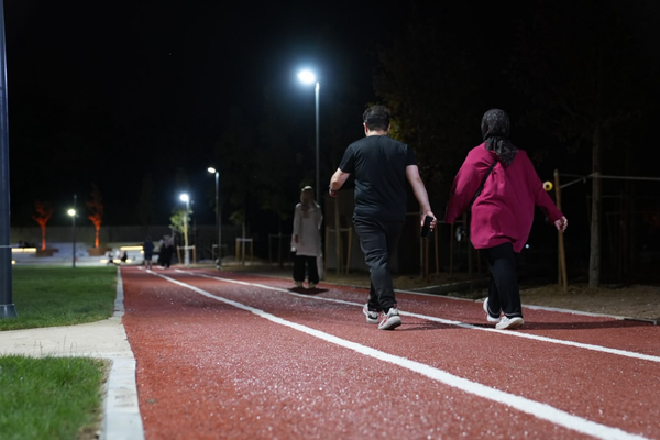 Düzce'de Merkez Park yürüyüş alanı vatandaşların kullanımına açıldı Düzce'de Merkez Park yürüyüş alanı vatandaşların kullanımına açıldı