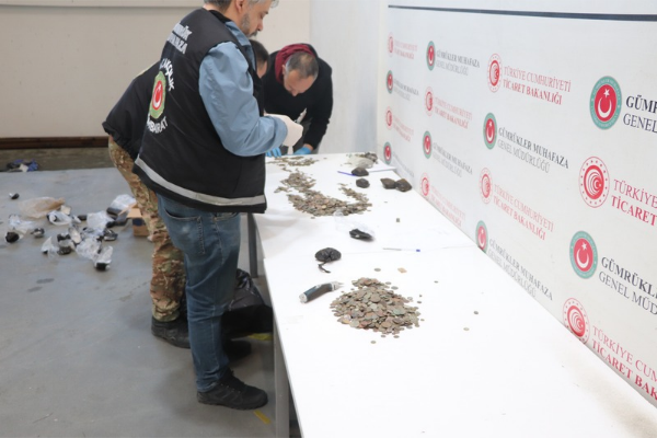 Edirne’de tarihi eser operasyonu: 7 bini aşkın kültür varlığı ele geçirildi Edirne’de tarihi eser operasyonu: 7 bini aşkın kültür varlığı ele geçirildi