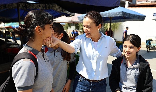 Efes Selçuk Belediyesi'nden Kırtasiye Kartı ile öğrenciye destek, yerel esnafa nefes Efes Selçuk Belediyesi'nden Kırtasiye Kartı ile öğrenciye destek, yerel esnafa nefes