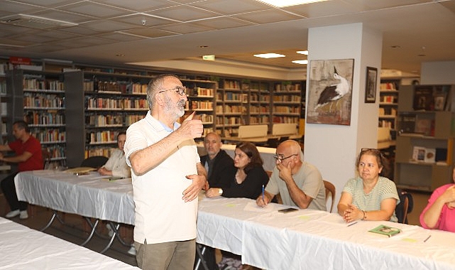 Efes Selçuk'ta Kitap Severler Kuyucaklı Yusuf'u Konuştu Efes Selçuk'ta Kitap Severler Kuyucaklı Yusuf'u Konuştu