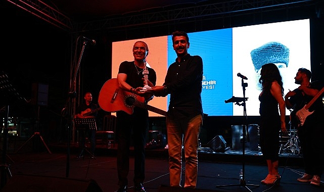 EFEST 2026 İkinci Gününde Kültür, Sanat ve Yetenek Dolu Bir Gün EFEST 2026 İkinci Gününde Kültür, Sanat ve Yetenek Dolu Bir Gün