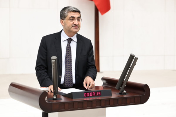 Ekmen: Artık kimsenin süreci sürüncemede bırakma lüksü yoktur Ekmen: Artık kimsenin süreci sürüncemede bırakma lüksü yoktur