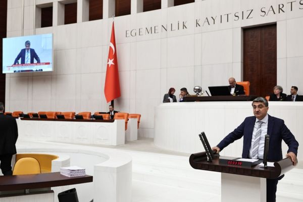 Ekmen: Emekliler bu hayat standardını hak etmiyor Ekmen: Emekliler bu hayat standardını hak etmiyor