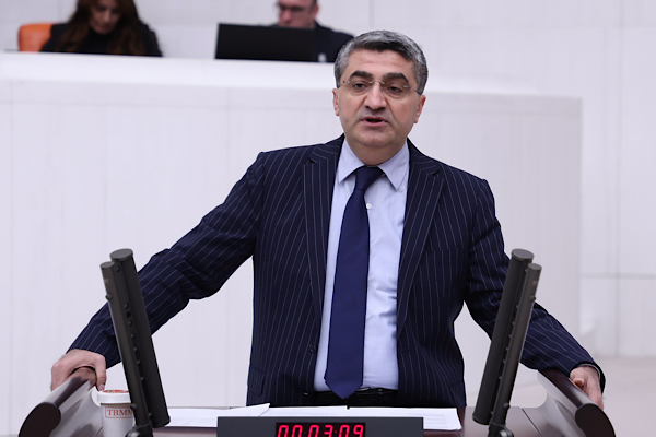 Ekmen: KPSS'de alın terinin karşılığı adaletle verilmeli Ekmen: KPSS'de alın terinin karşılığı adaletle verilmeli