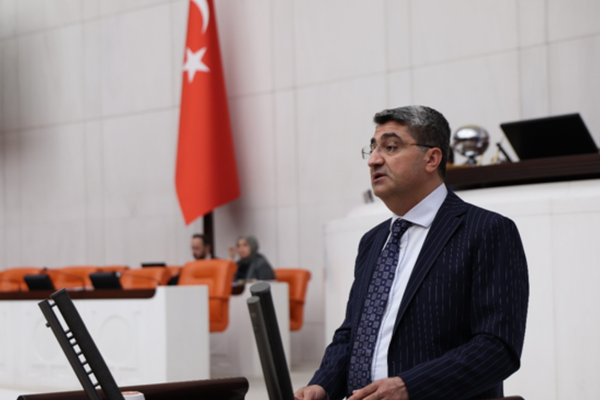 Ekmen: OVP'de enflasyon hedefi yüzde 28,4'e yükseltildi Ekmen: OVP'de enflasyon hedefi yüzde 28,4'e yükseltildi